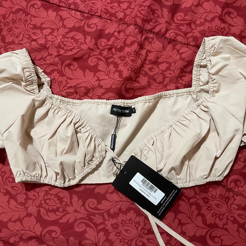 PrettyLittleThing Tie Front Crop top